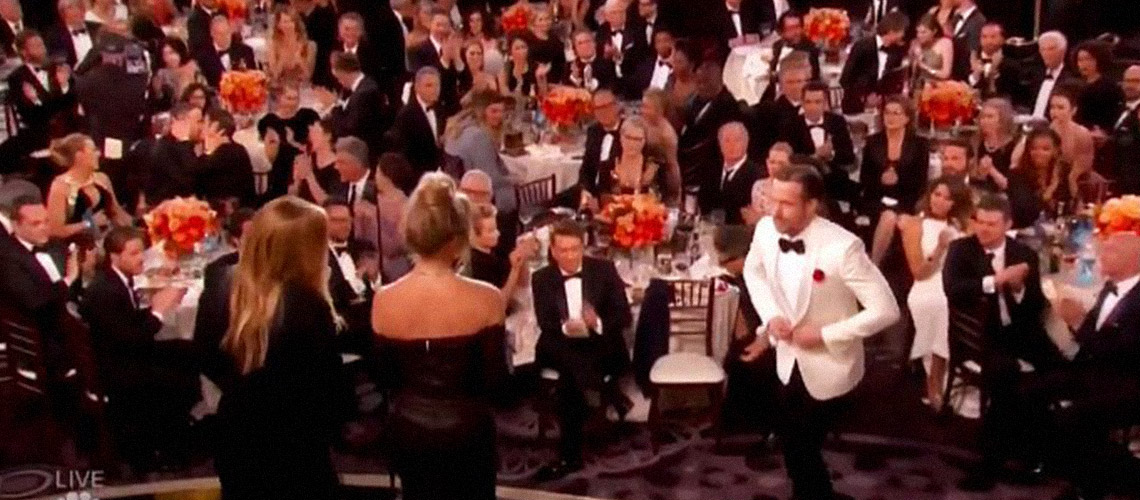 ทำไม ไรอัน เรย์โนลด์ ต้องจูบกับ แอนดรูว์ การ์ฟิลด์ ในงานประกาศรางวัล Golden Globes Awards?