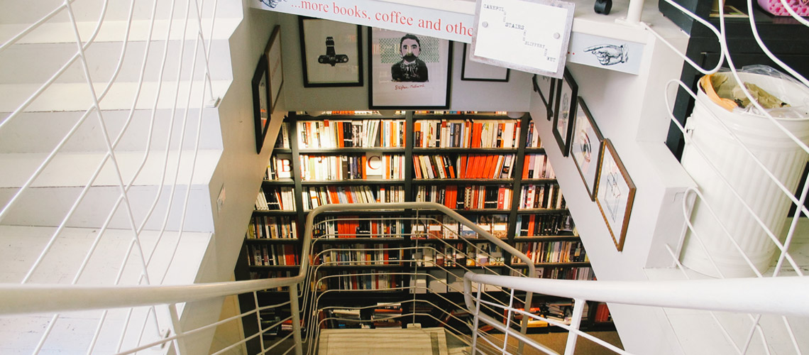 Lutyens &amp; Rubinstein Bookshop : ร้านหนังสือที่เป็นห้องนั่งเล่นอุ่นๆ ของชุมชน
