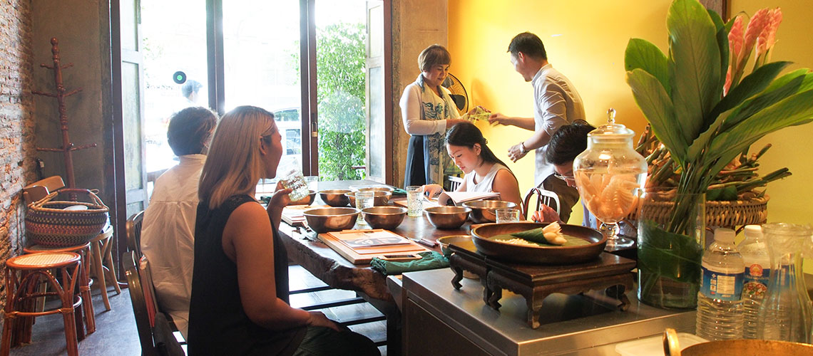 Bangkok Bold  Cooking Studio : สตูดิโอสอนทำอาหารไทยที่น่าตื่นตาตื่นใจในตึกแถวเก่า