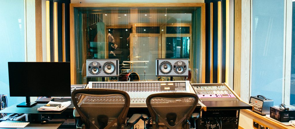วิธีคิด ‘วิชาตัวเบา’ กับ Mango Team ทีมเขียนเพลงเบื้องหลังทุกสตูดิโออัลบั้มของ Bodyslam