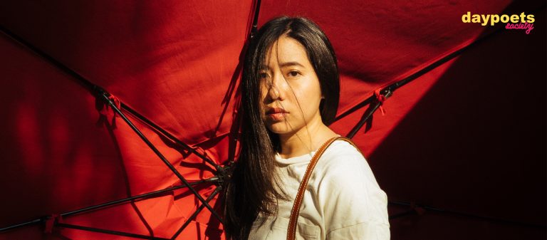 The Woman with a Camera ภาพสตรีทของหญิงสาวที่ถ่ายทอดความจริงแฝงด้วยอารมณ์ขัน