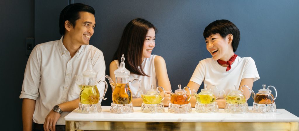 ดื่มด่ำดอกไม้ที่บานในจักรวาลชากับ CHAR Flower Tea