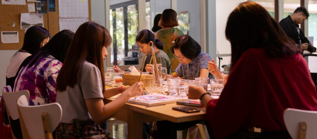 a day experience : จับคู่วาดรูปพอร์เทรตด้วยใจกับ juli baker and summer