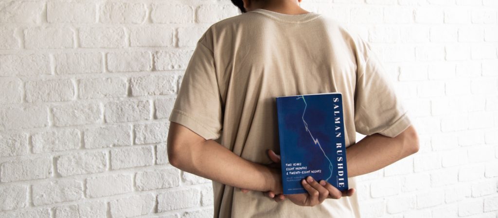 ‘สองปี แปดเดือน กับยี่สิบแปดคืน’ หนังสือที่ว่าด้วยเสรีภาพ ความหวัง และความรุนแรง