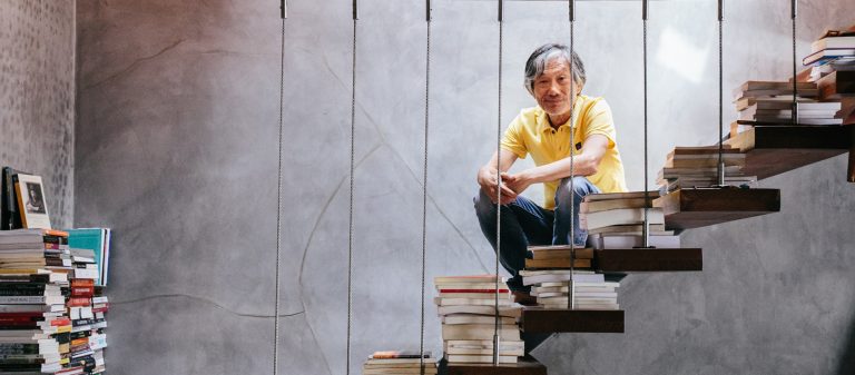โลกการอ่านที่ไม่มีหนังสือเล่มไหนมา inspire ชีวิตของ ‘ธเนศ วงศ์ยานนาวา’