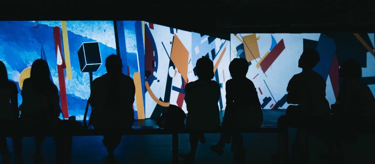 a day experience : From Monet to Kandinsky เบื้องหลังงานศิลปะระดับโลก และวาดรูปบนรูฟท็อปกับโอ๊ต–มณเฑียร