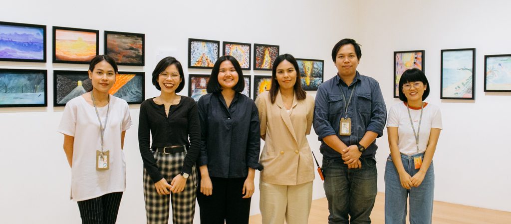 “โปรดชมนิทรรศการให้สนุก” คุยกับทีมนำชมนิทรรศการแห่งหอศิลปกรุงเทพฯ