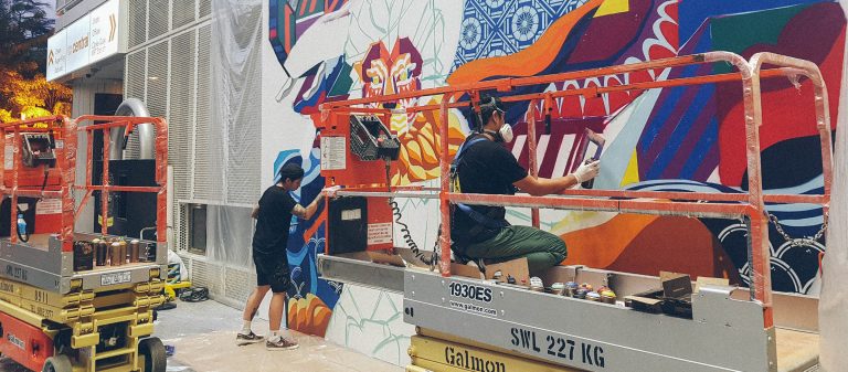 จากภาพร่างสู่ภาพจริง เบื้องหลังงาน mural collaboration ของ Rukkit & Sam Lo ศิลปินไทยและสิงคโปร์