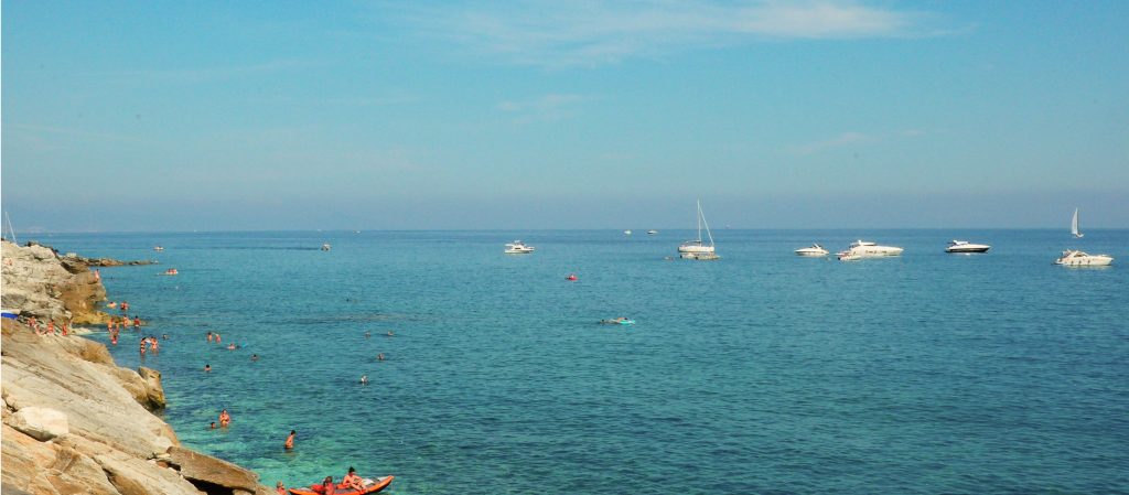 Liguria แคว้นริมหาดในอิตาลีที่สอนให้รู้ว่า ไม่ว่าจะเกิดอะไรขึ้นก็ตาม ชีวิตย่อมไปต่อ