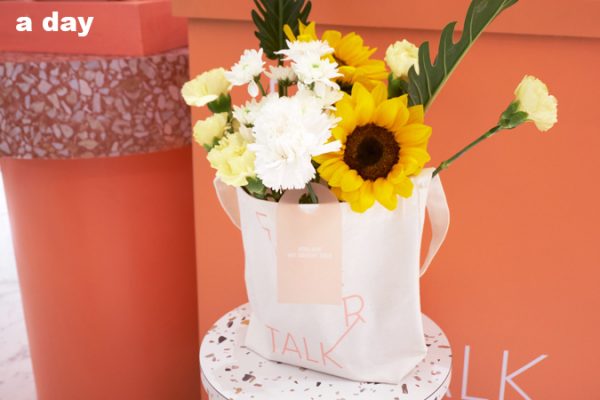 ให้ดอกไม้เอื้อนเอ่ยวาจาภาษารักในเทศกาลวาเลนไทน์กับแคมเปญ Flower Talk