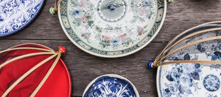 Thai Heritage แบรนด์ออนไลน์มือใหม่ที่ตั้งใจเปลี่ยนภาพขนมไทยด้วยจานลายครามและฝาชี
