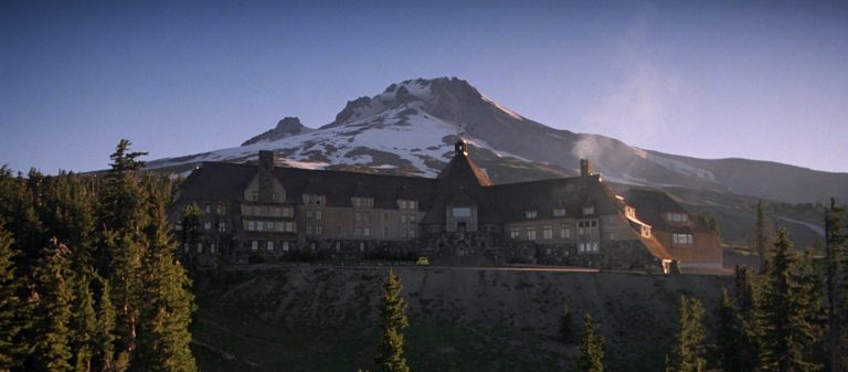 ย้อนดู The Shining และอาการ cabin fever ที่เราควรระวังในช่วง COVID-19