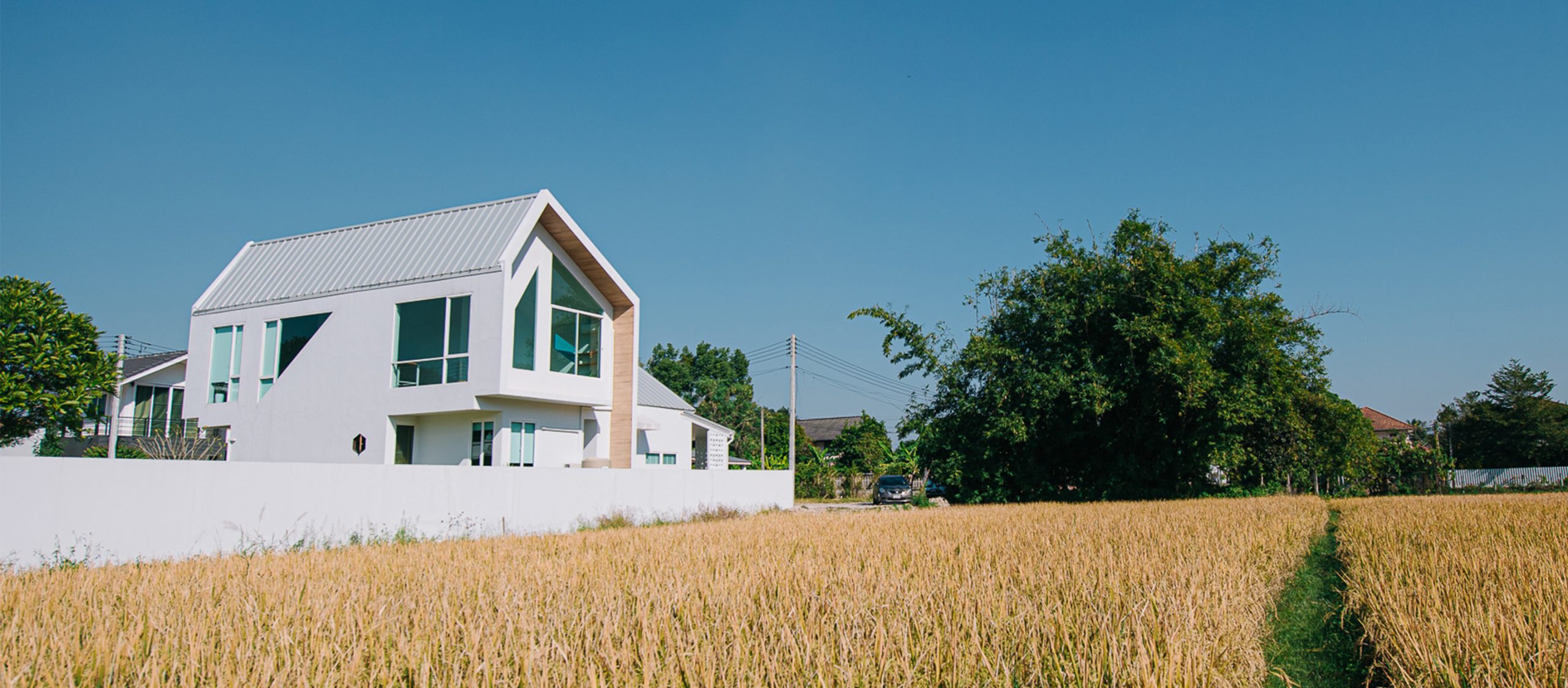 DEPTH Architect: สตูดิโอผู้สร้างบ้านริมนาและเชื่อว่าสิ่งสำคัญคือรายละเอียด