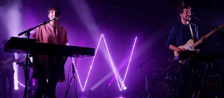 Oh Wonder กับเพลงรักเพื่อมูฟออนในอัลบั้ม No One Else Can Wear Your Crown