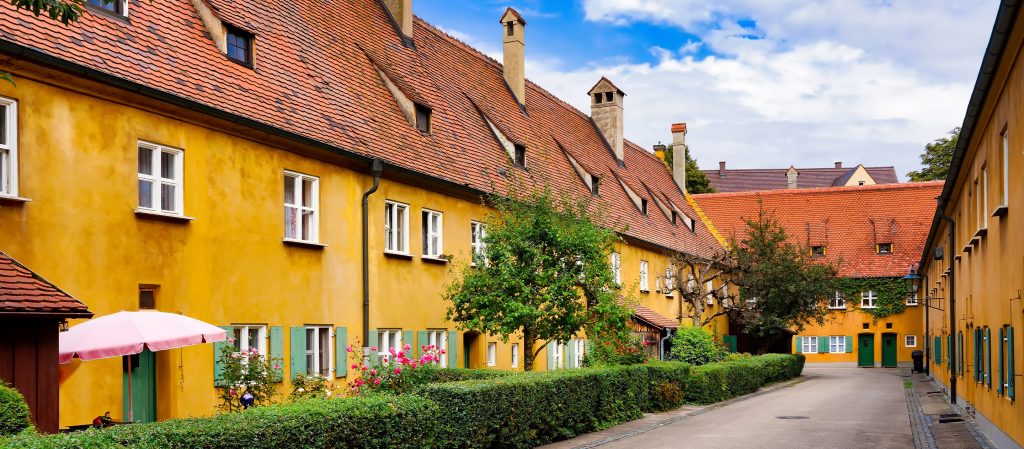 Fuggerei โครงการบ้านสาธารณะอายุ 500 ปี ที่ยังคงเก็บค่าเช่าปีละ 0.88 ยูโรเท่ากับวันแรก