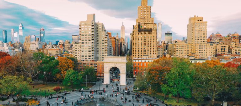 Washington Square Park แม้ไม่เคร่งขรึมตามฉบับพื้นที่อนุสาวรีย์ แต่นี่คือสิ่งที่พื้นที่สาธารณะควรเป็น