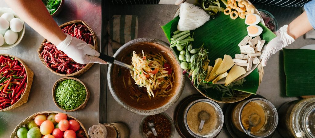 ซาวทุกอย่างมาเป็นเมนูแซ่บ ที่ ‘ซาวอุบล’ ร้านอาหารอีสานสูตรยายจุย