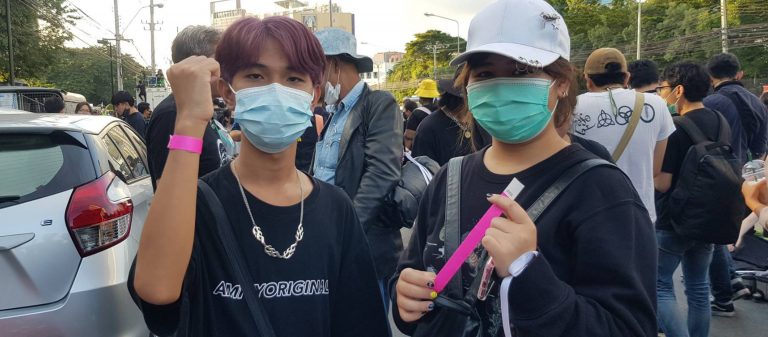 ‘ในม็อบมีเด็ก’ โปรเจกต์ปกป้องเยาวชนจากความรุนแรงในการแสดงความคิดเห็นและร่วมชุมนุม