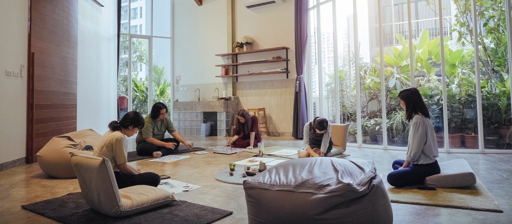 Studio Persona - พื้นที่ปลอดภัยบนดาดฟ้าที่เยียวยาผู้คนด้วยศิลปะ | Studio Visit