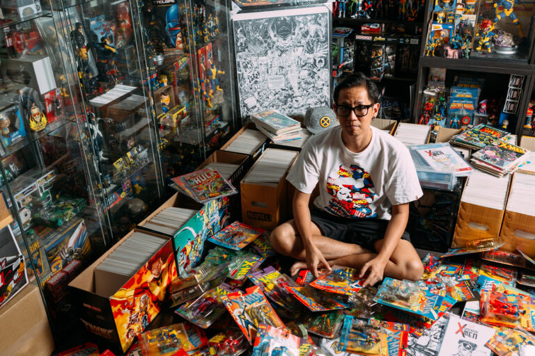 เปิดโลกของสะสม Marvel ของ ‘ยุทธศักดิ์ รักแคว้น’ แฟนบอยที่เคยบินไปเจอสแตน ลี ตัวเป็นๆ