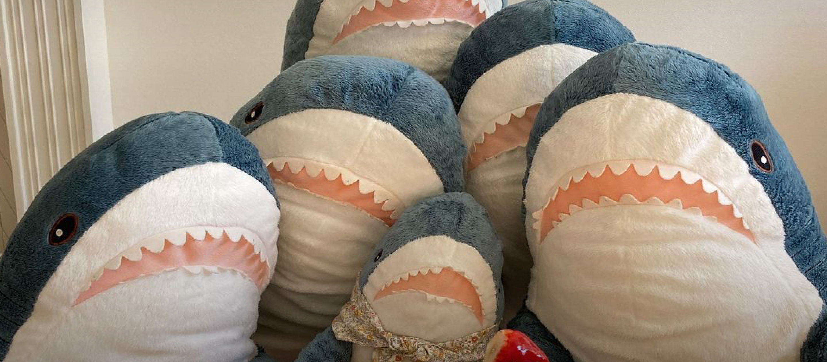 รู้จักแก๊งฉลามแห่ง tsuntsuku2 ไอจีของคุณแม่ญี่ปุ่นที่ใช้ตุ๊กตาเล่าเรื่องพิเศษของวันธรรมดา