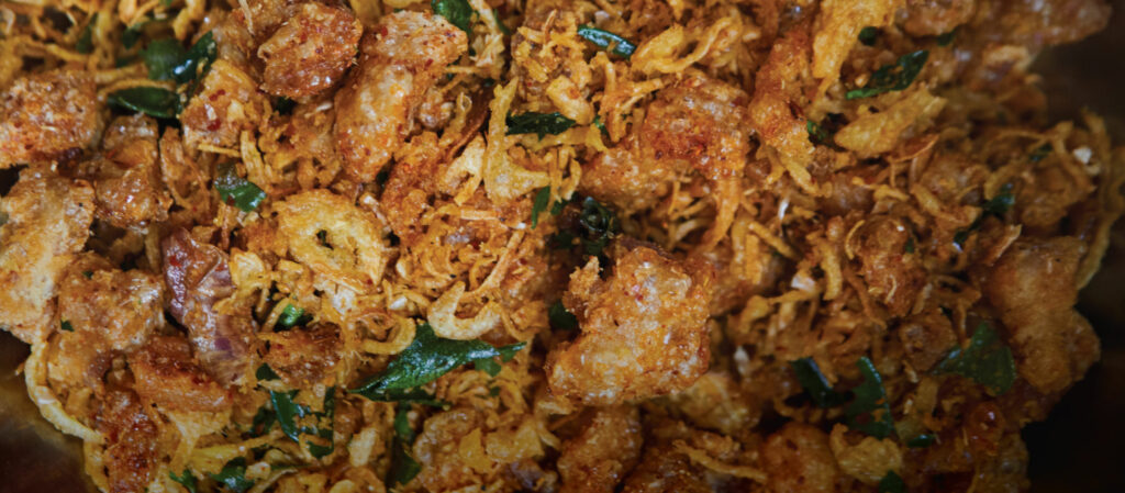 น้ำพริกแคบหมูยายน้อย แบรนด์น้ำพริกโฮมเมดที่บูลลี่ตัวเองจนมีผู้ติดตามกว่าแสนคน