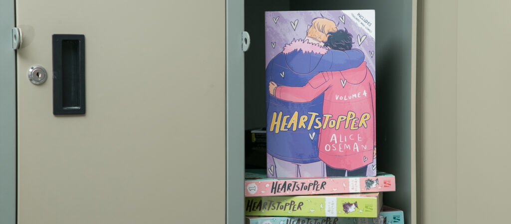 HEARTSTOPPER กราฟิกโนเวลที่ชวนสำรวจความไม่ง่ายของชีวิต LGBT+ วัยทีนผ่านลายเส้นสุดนุบนิบ
