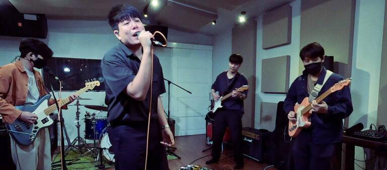 Electric Neon Lamp – แม้ | Live in a day