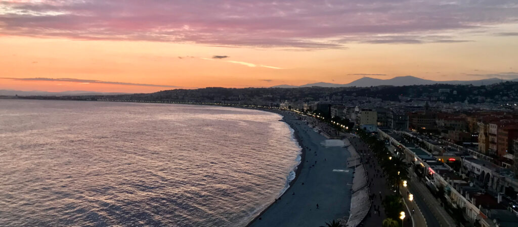 บ่ายวันอังคารที่เวลาเดินช้าลงในเมือง Nice