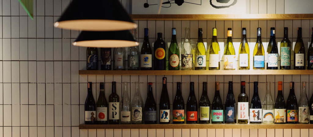 สำรวจซีนสนุกของโลก Natural Wine ที่ Unscene Wine Bar