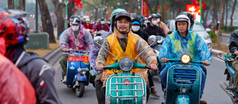 พาซ้อน Vespa เที่ยวเมืองฮานอย ตามไปดูโรงงานผลิตแห่งใหม่ในดินแดนสองล้อ