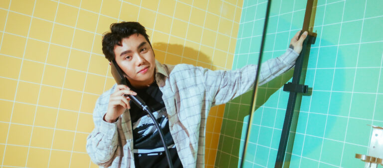 การเติบโตของ Zack Tabudlo จากเด็กเก็บตัว สู่ศิลปินที่เข้าหาคนทั่วโลกด้วยดนตรีและภาษาฟิลิปปินส์