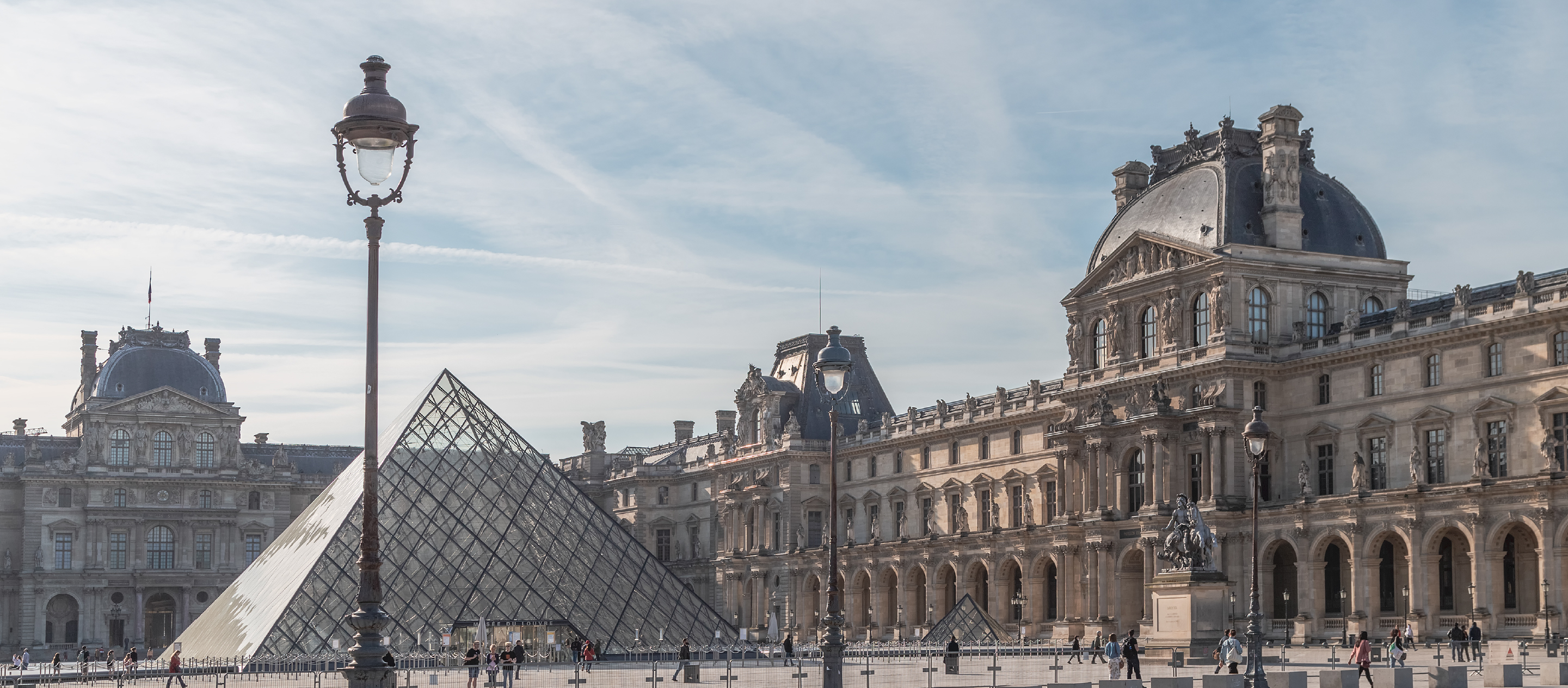 4 คอลเลกชันเด่นของ Louvre ที่ไม่ใช่แค่ผลงาน แต่ยังน่าค้นหาทั้งตัวตึกและสถานที่รอบข้าง
