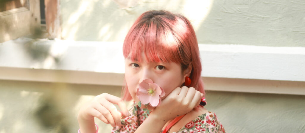Papeterie ท่องไปในโลกงานคราฟต์กับเจ้าของสวนที่ปลูกดอกไม้ด้วยกระดาษสีและกรรไกร