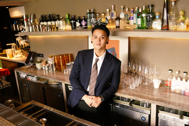 เส้นทางของเชฟสู่บาร์เทนเดอร์ ‘คุณเข้ม–ธณัช สุทธิรักษ์’ แห่ง Dry Wave Cocktail Studio