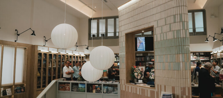 ร้านหนังสือริมขอบฟ้า พื้นที่นำเสนอ ‘ความรู้เรื่องเมืองไทย’ ผ่านบรรยากาศใหม่ที่เข้าถึงง่ายมากยิ่งขึ้น