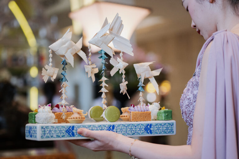 ‘Woven Carp Afternoon Tea’ ศิลปะบนโต๊ะน้ำชา สู่งานคราฟท์จากอนันตรา สยามกรุงเทพฯ