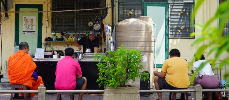 ‘Uncle Tai Coffee’ ร้านกาแฟข้างทางที่เสิร์ฟกาแฟด้วยหัวใจ และบทสนทนา