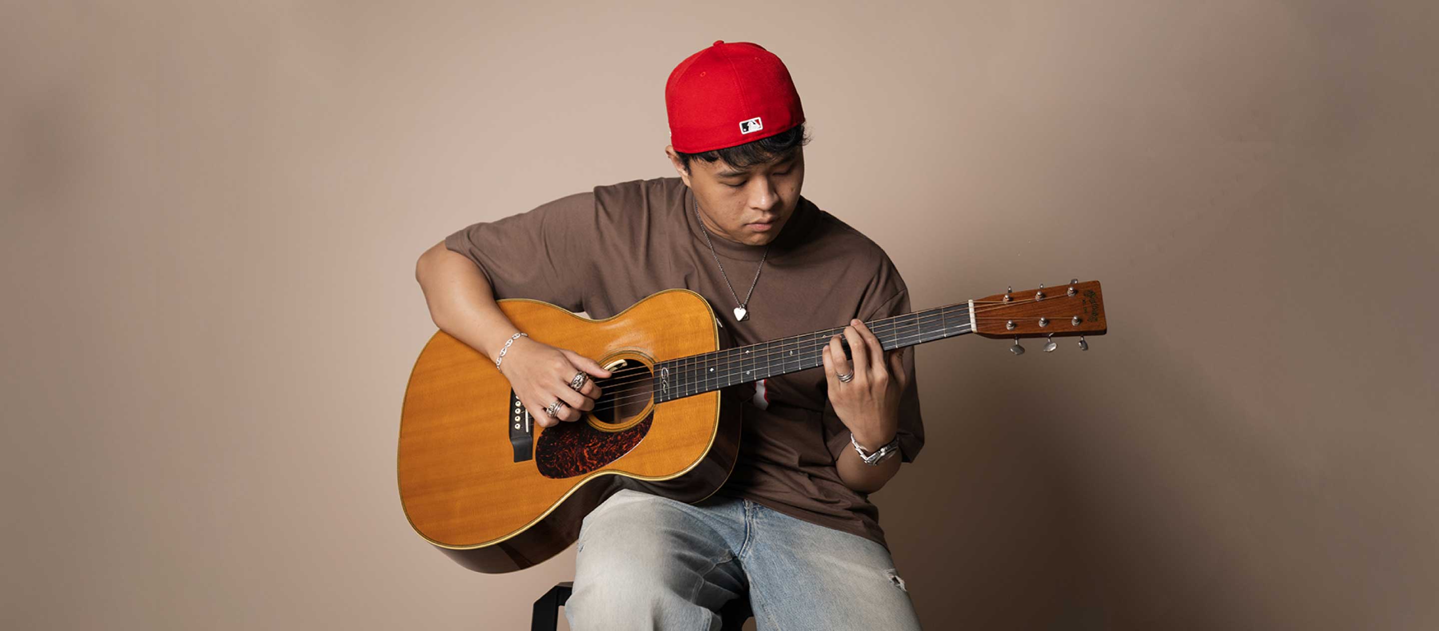 เสียงจากหัวใจที่พา ‘Rangga Jones’ เดินตามความฝันสู่เวทีระดับโลก