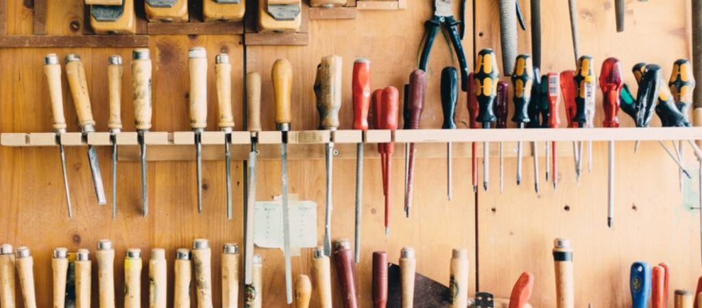 เพราะสิ่งของมีหลากหลาย ชวนรู้จัก ‘Knolling’ เทคนิคการถ่ายภาพที่จะช่วยจัดวางข้าวของทุกชิ้นให้ครบถ้วนในเฟรมเดียว