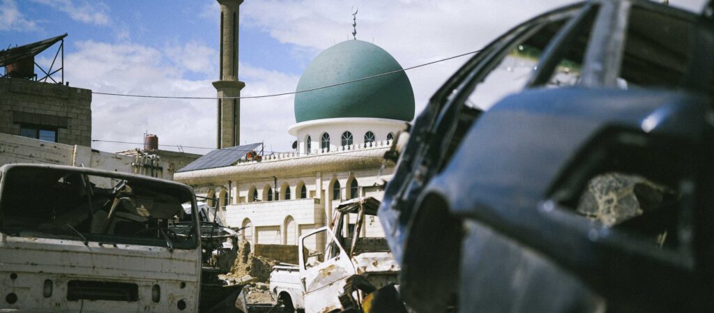 เถื่อนTravel: Bad Bad World Cinematic Experience เมื่อสงครามขยับเข้าประชิด แต่ความคิดถึงเพื่อนมนุษย์กลับถอยห่างออกไป