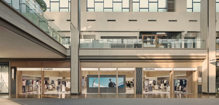 PULL&amp;BEAR เผยโฉมสโตร์สาขาใหม่ล่าสุดในประเทศไทย ณ เมกาบางนา