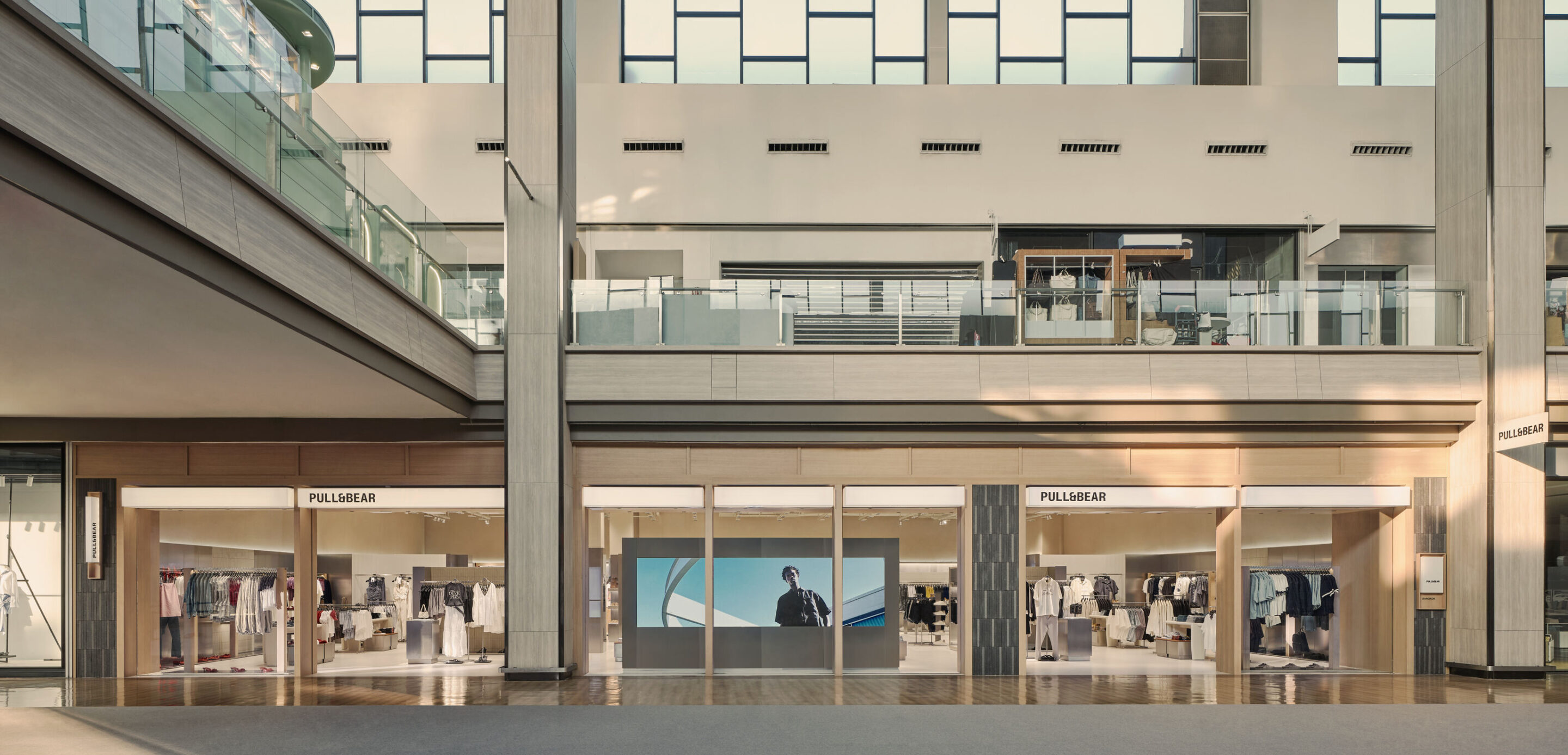 PULL&amp;BEAR เผยโฉมสโตร์สาขาใหม่ล่าสุดในประเทศไทย ณ เมกาบางนา