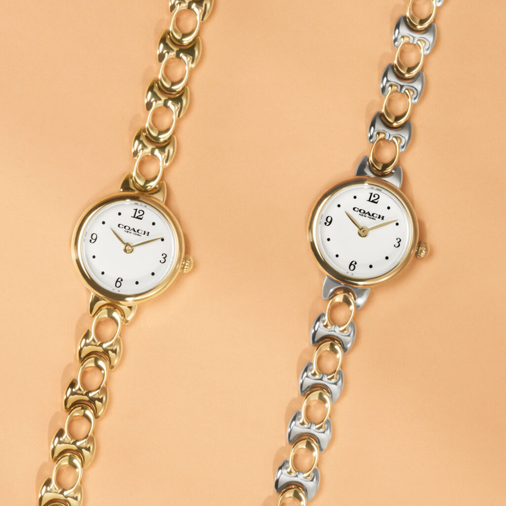 Coach ถ่ายทอดเสน่ห์ของ Mini Watch เทรนด์เด่นแห่ง Spring/Summer 2026 ผ่านเรือนเวลาที่เรียบง่าย