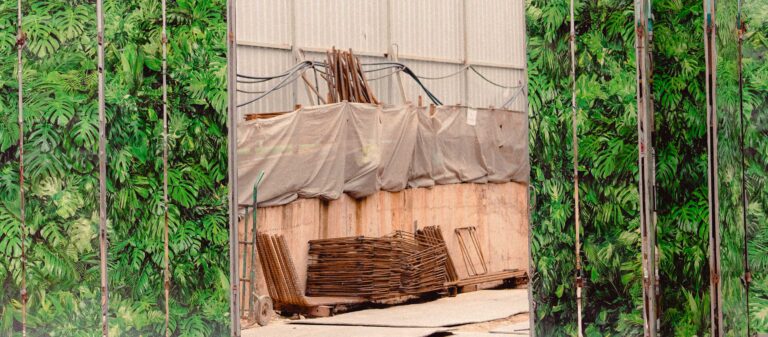 GREEN WALL (PAPER) พื้นที่สีเขียวบนกำแพง